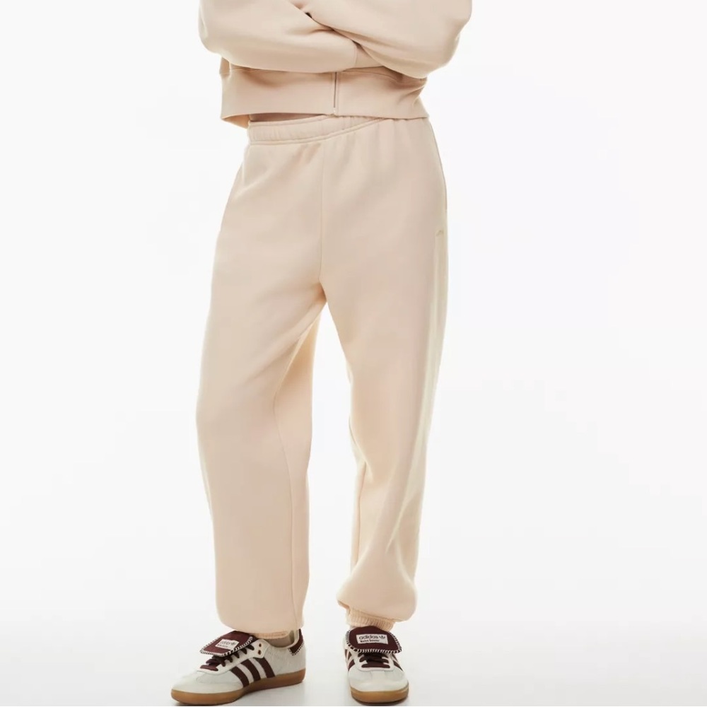 NWT Aritzia color soft almond beige Cozy Fleece Mega Sweatpant™ 6237